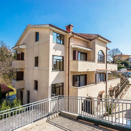 Cozy And Modern Apartments Кастав Екстер'єр фото